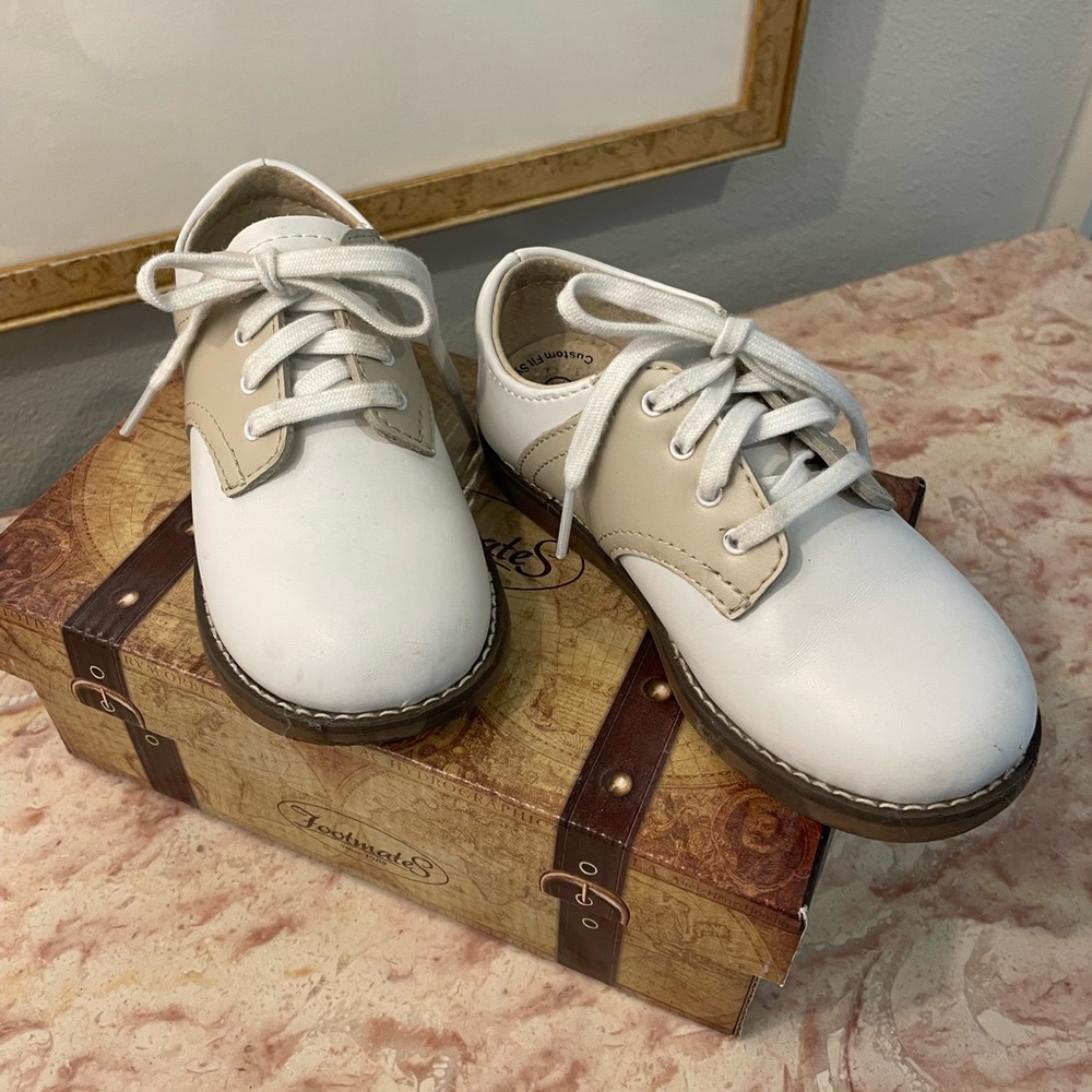 Worn Twice! Classic Footmates Badorf leather shoe.